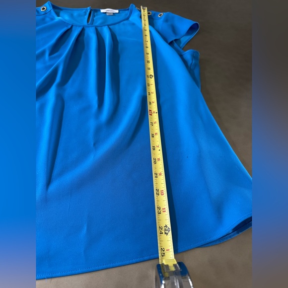 Calvin Klein Women’s Electric Blue Blouse, Size Large, Metal Accents on Shoulder - Picture 4 of 6